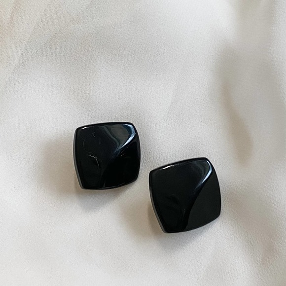 VTG Wavy Black Square Clip Earrings - Picture 1 of 7